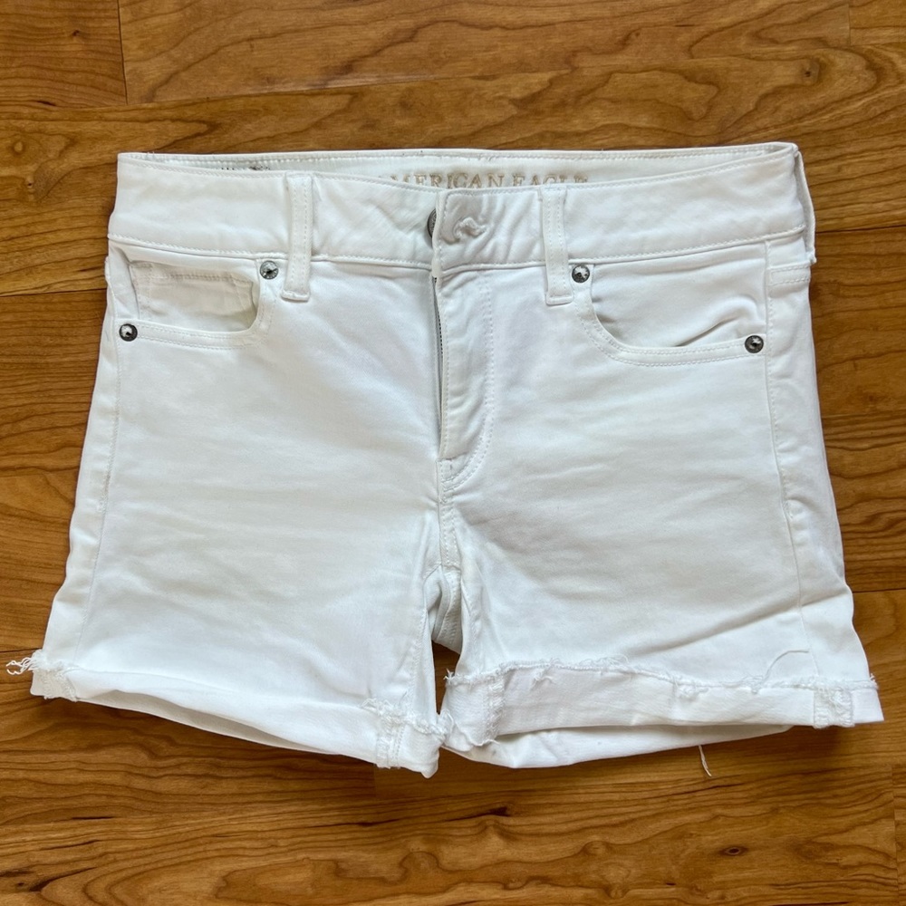 American Eagle White Jean Shorts, size 6